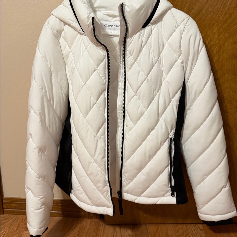Calvin Klein Women's White Puffer  Jacket